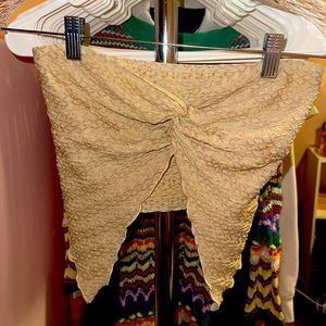 Cute top wore once for vacation !!